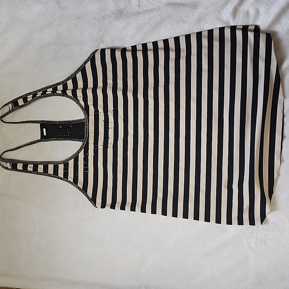 Lululemon Atletica sports Blouse, Color Black and White, Size 8